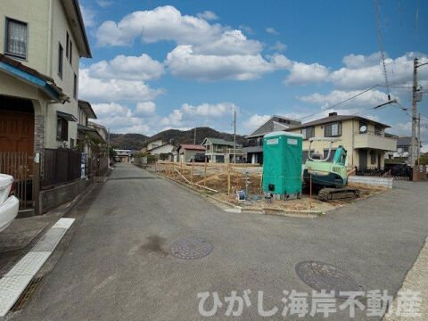 中郡大磯町大磯　新築戸建　全２棟の前面道路含む現地写真|3月6日撮影　建築中　現地外観