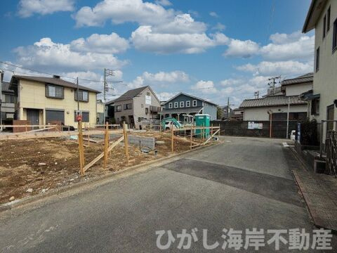 中郡大磯町大磯　新築戸建　全２棟の前面道路含む現地写真|3月6日撮影　建築中　現地外観