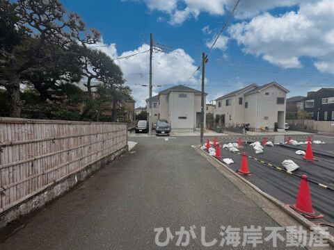 藤沢市鵠沼松が岡１丁目　　売地　全３区画の前面道路含む現地写真|現地外観