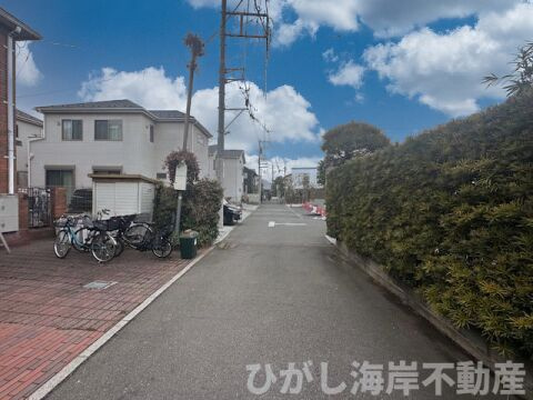 藤沢市鵠沼松が岡１丁目　　売地　全３区画の前面道路含む現地写真|現地外観