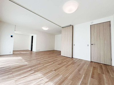 コーポ鵠沼B棟の居間・リビング