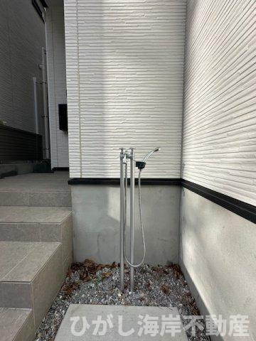 藤沢市片瀬４丁目　新築戸建　全３棟の庭|屋外シャワー