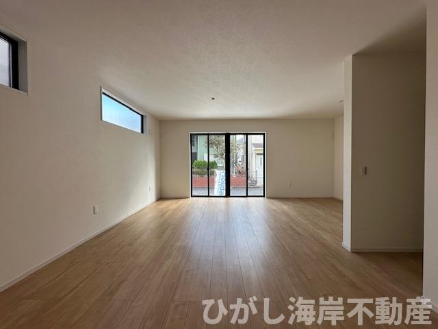 藤沢市片瀬４丁目　新築戸建　全３棟の居間・リビング|20.6帖　LDK
