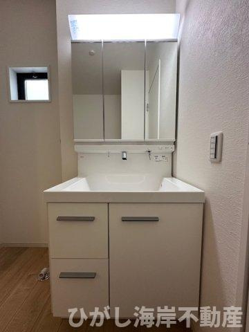 藤沢市片瀬４丁目　新築戸建　全３棟の独立洗面台|洗面化粧台