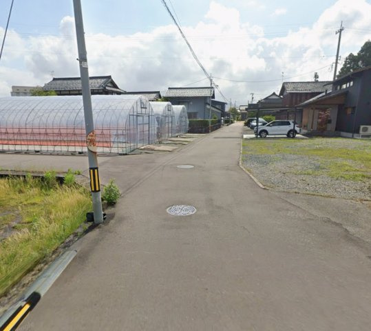福井市上六条町　土地の前面道路含む現地写真