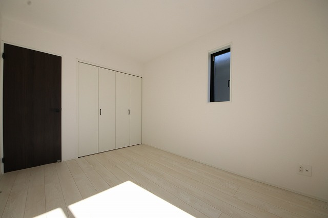 【収納】 | 収納力も自慢です。お洋服がお好きなお客様も多いですよね、衣替えをしなくてもお洋服をしまっておけそうなくらいの広さですね！