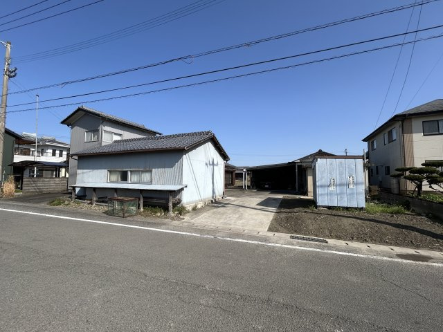 名西郡石井町中古戸建の前面道路含む現地写真