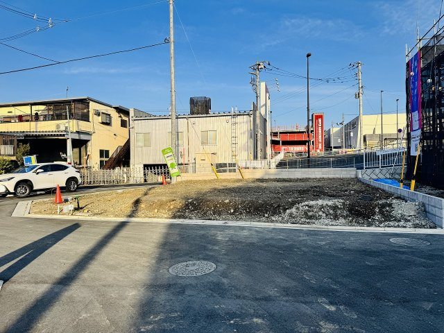 八王子市　泉町　建築条件無し売地　２６期の前面道路含む現地写真|～三方角地につき陽当たり・風通し良好です～