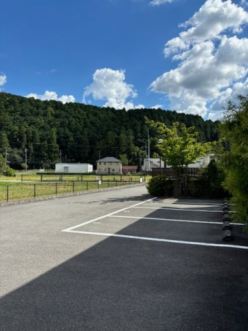 グランシャリオⅡ　Ｂ棟の駐車場