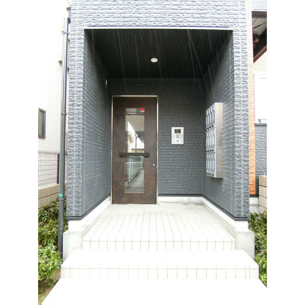 リブリ茨木春日Ⅱのエントランス