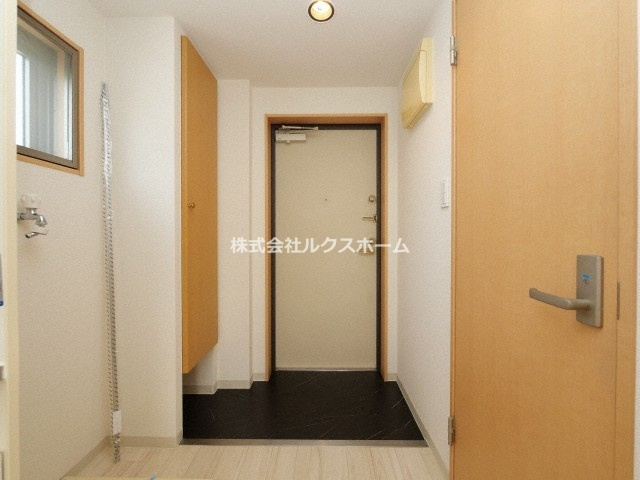 ラフォルテ駅前の玄関|明るい玄関です