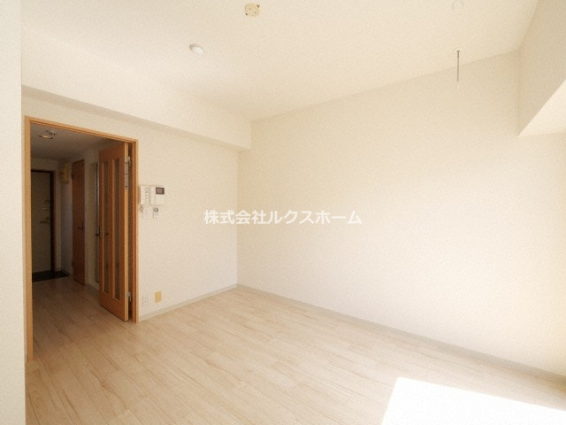 ラフォルテ駅前の居間・リビング|こちらのリビングで趣味の時間をお楽しみください