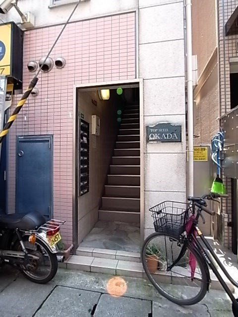 トップシードOKADAの外観