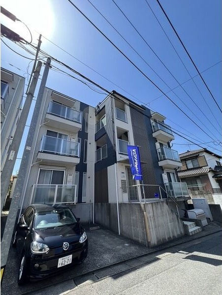 クレサ空港前の外観