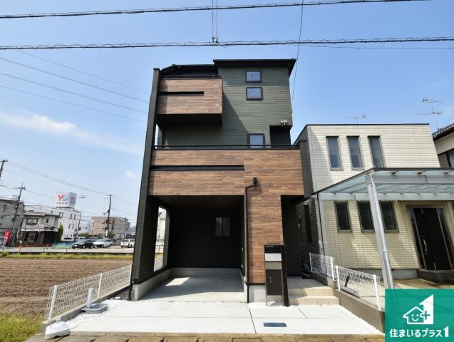 加古川市加古川町北在家　新築一戸建ての外観|周辺は落ち着いた街並みの住宅地！子育てがしやすい住環境です！まだ未完成ですが、現地でしかわからない事もございます。是非一度ご覧ください。