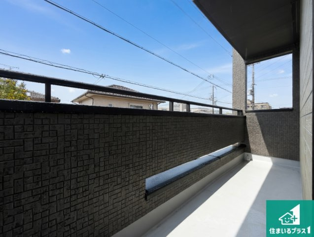 加古川市加古川町北在家　新築一戸建てのバルコニー|ワイドバルコニーは洗濯物を干すスペースが広いのでご家族が多くても安心！