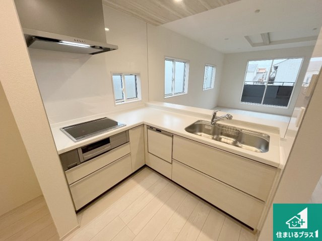 加古川市加古川町北在家　新築一戸建ての前面道路含む現地写真|周辺は落ち着いた街並みの住宅地！子育てがしやすい住環境です！まだ未完成ですが、現地でしかわからない事もございます。是非一度ご覧ください。