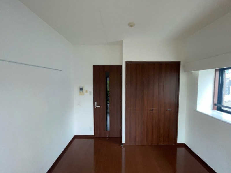 グリフィン横浜・ヴィラの寝室|二面採光で明るいお部屋♪