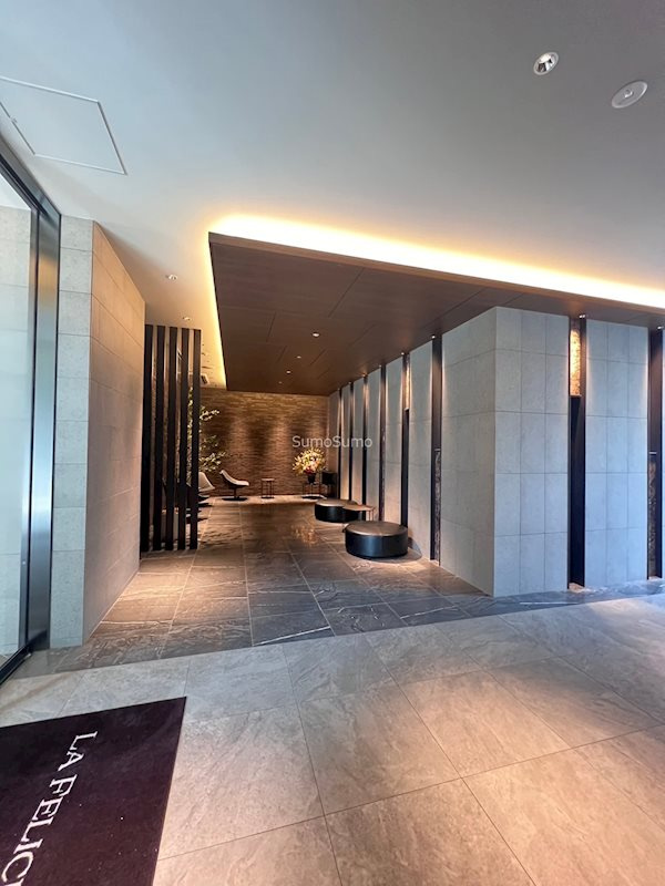 ラ　フェリーチェ難波のロビー|清潔なロビーです