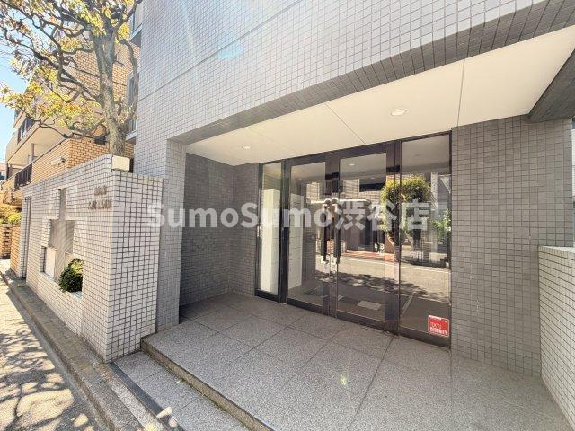 原宿東急アパートメントのエントランス