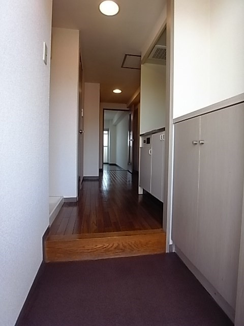 メゾン本町の玄関