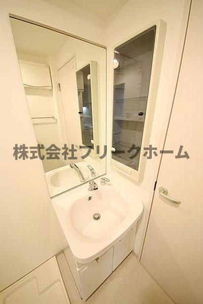 武蔵野市吉祥寺本町１丁目の賃貸マンションの洗面所