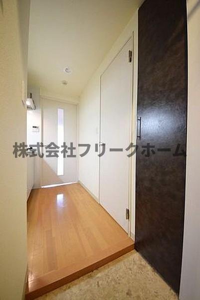 武蔵野市吉祥寺本町１丁目の賃貸マンションの玄関