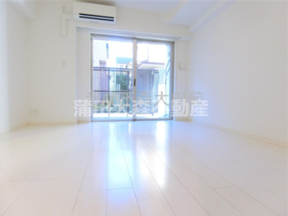 ブレシア多摩川レジデンスの居間・リビング|南向きの洋室7.6帖