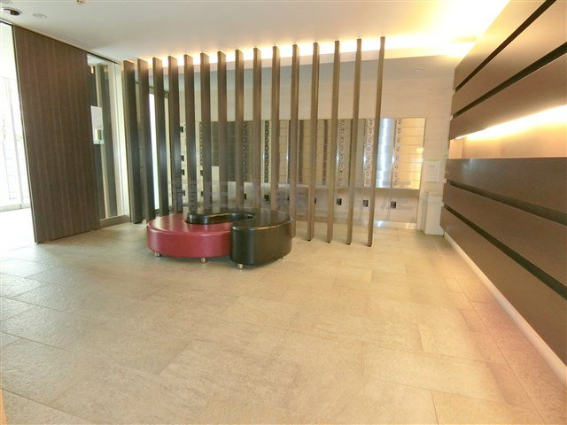 ブレシア多摩川レジデンスのエントランス|防犯カメラTVモニター付オートロック宅配BOXメールBOX管理人室　エントランス　