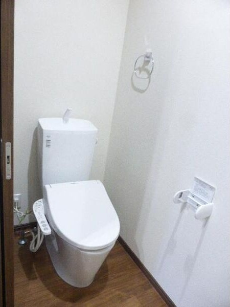 ホワイトのトイレ