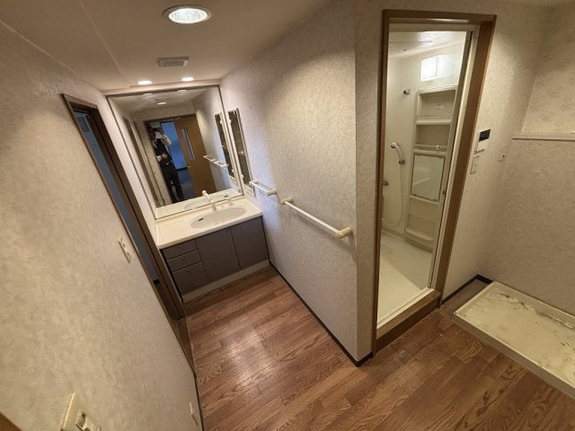 サンハイツ中央台Ｃ棟の独立洗面台|広々とした洗面脱衣所です！