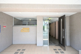 ゆとりのあるエントランスです