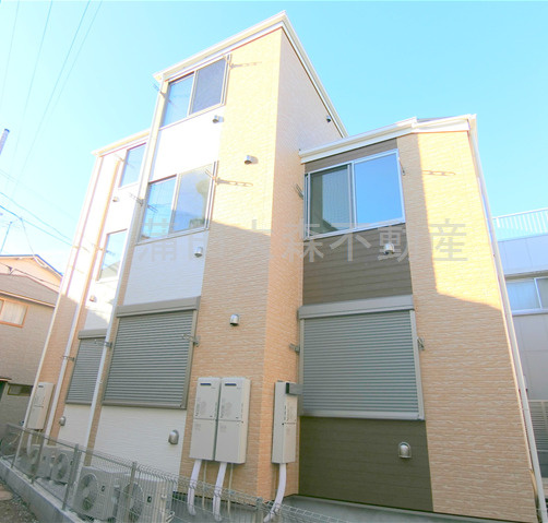 アーク西糀谷の外観|2019年12月築　木造地上3階建て総戸数8戸の賃貸アパート
東京都大田区西糀谷3丁目　京急空港線糀谷駅徒歩8分大鳥居駅徒歩5分