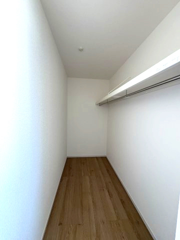 【収納】 | 福岡市東区三苫2丁目6期7期・平屋　4号棟（全5棟）【仲介手数料無料・0円】 | 現地写真。ウォークインクローゼットです。
