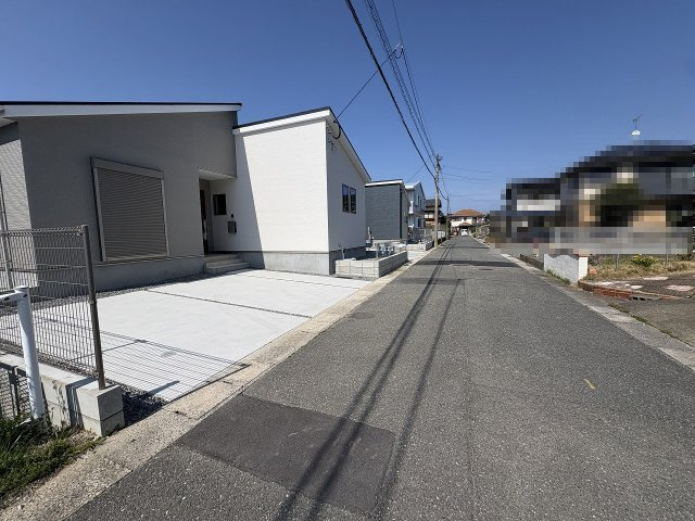 【その他】 | 福岡市東区三苫2丁目6期7期・平屋　4号棟（全5棟）【仲介手数料無料・0円】 | 現地写真。前面道路です。