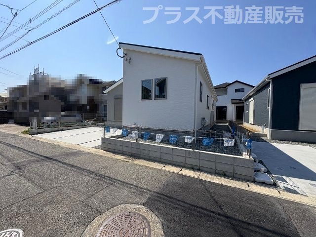 【外観】 | 福岡市東区三苫2丁目6期7期・平屋　4号棟（全5棟）【仲介手数料無料・0円】 | 現地写真。プラス不動産販売なら、現場の全ての棟をまとめてご見学頂けます。