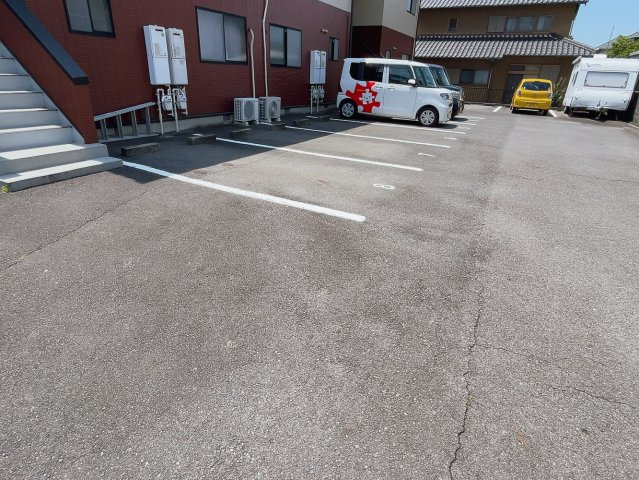 レジデンス清水山の駐車場