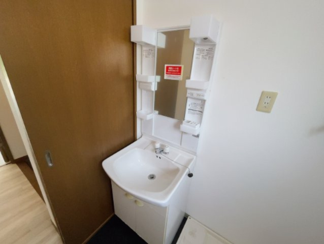 レジデンス清水山の洗面所|別号室の写真となります