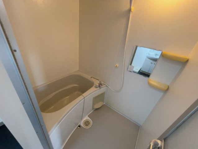 レジデンス清水山の浴室|別号室の写真となります。