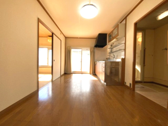 ローレルハイツ北神戸 四号棟のキッチン|ダイニングキッチン