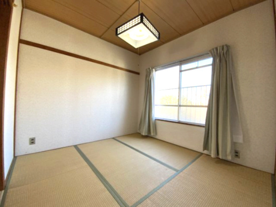 ローレルハイツ北神戸 四号棟の和室|和室 4.5帖