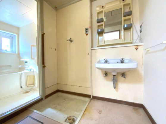 ローレルハイツ北神戸 四号棟の洗面所|洗面室