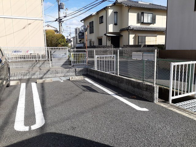 【駐車場】 | グランソレイユ楠葉Ⅱ | 駐車場完備です