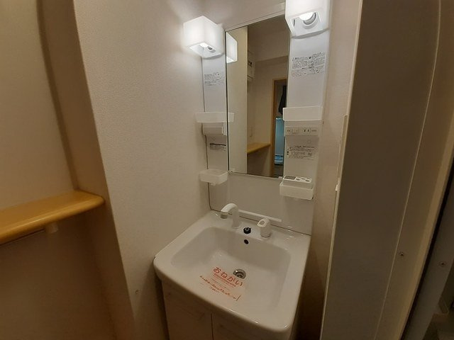 【洗面所】 | グランソレイユ楠葉Ⅱ | 忙しい朝には欠かせない洗面所です