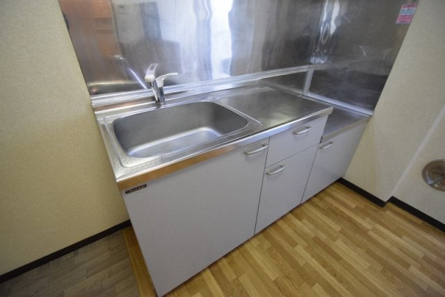 ＧＬＡＮＺ　Ａ　（グランツアー）のキッチン|2口コンロ設置可