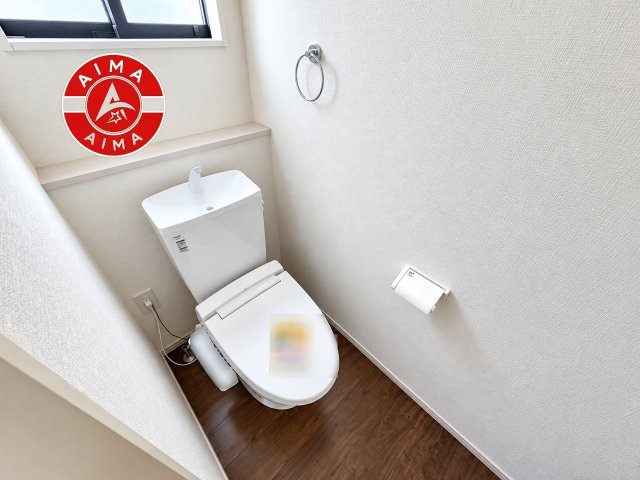 福岡市東区三苫2丁目第7-2棟(3号棟)のトイレ|温水洗浄便座を完備しております。2ヶ所にトイレがあるのは朝の慌ただしい時間も安心です。