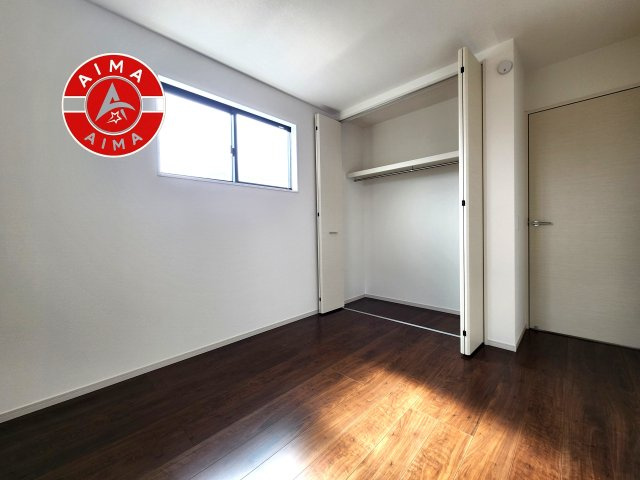 福岡市東区三苫2丁目第7-2棟(3号棟)の子供部屋|柔らかい陽光が差し込む明るいお部屋を演出する設計。彩光の取れる窓が気持ちの良いお部屋を創り上げます。