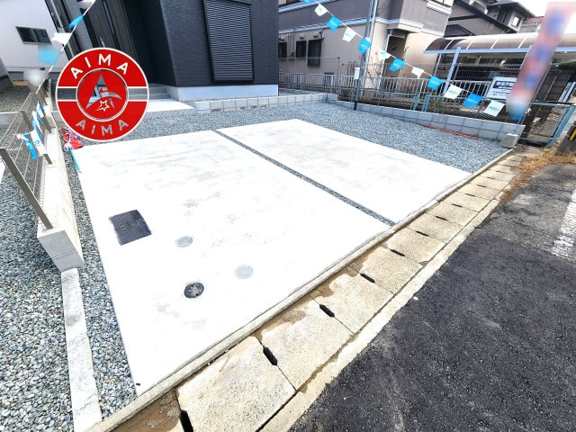 福岡市東区三苫2丁目第7-2棟(3号棟)の駐車場|広々した駐車場になります。3台並列駐車となります。