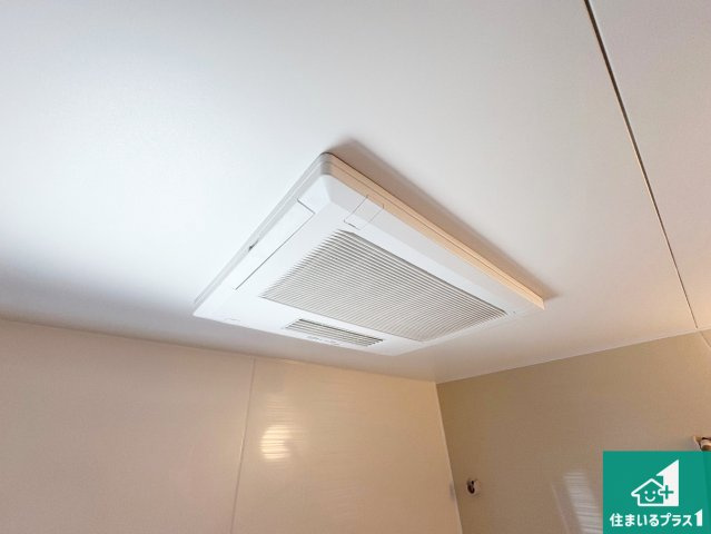 茨木市上野町　第7期　新築一戸建ての冷暖房・空調設備|四季を通して快適なバスライフをお手伝いする浴室暖房乾燥機！浴室の乾燥・暖房・涼風・換気はもちろん、２４時間換気にも対応！
