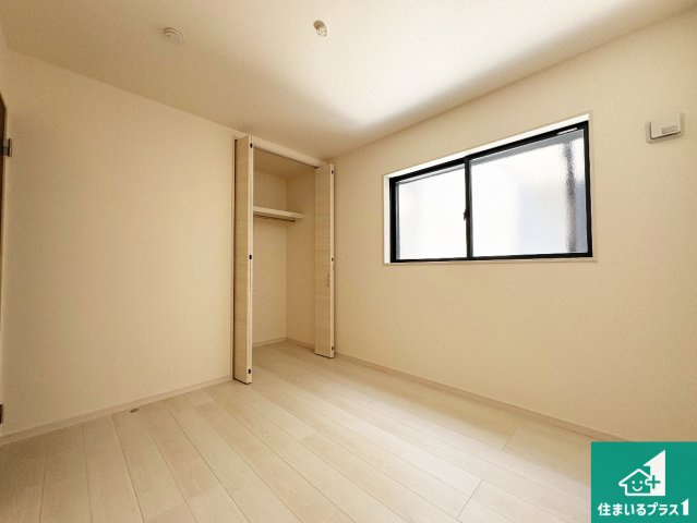 茨木市上野町　第7期　新築一戸建ての洋室|シンプルな洋室は、自分好みのインテリアが楽しめます♪ご家族とインテリアや家具を選びに行くのは新築購入時の醍醐味の一つです。ぜひお楽しみください♪